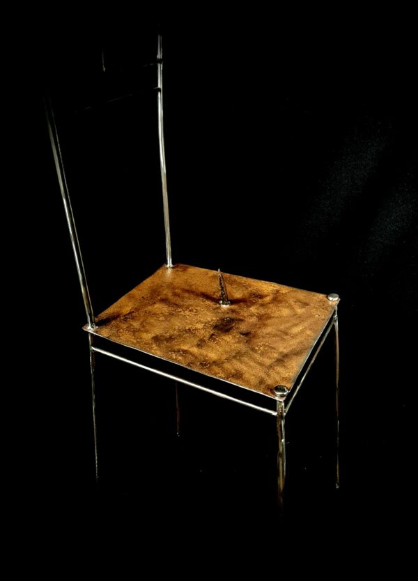 Chaise à clou – Image 2